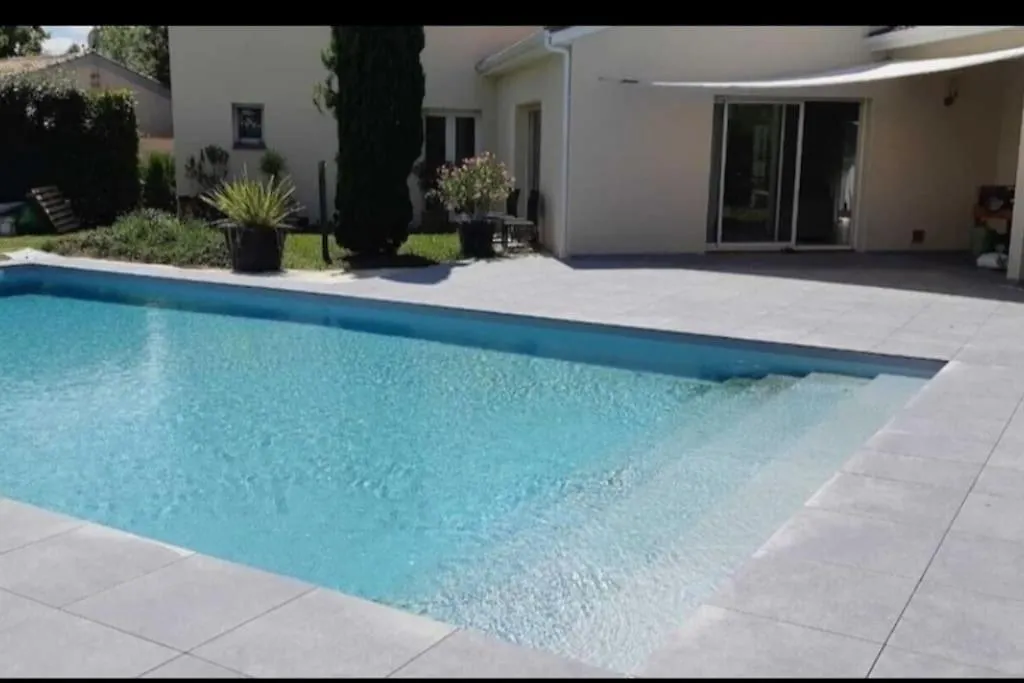 Villa De Standing Proche Airbus Et Meet オッソンヌ